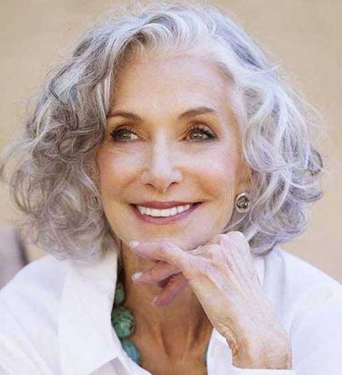 Short Hairstyles for Curly Hair Over 50-10