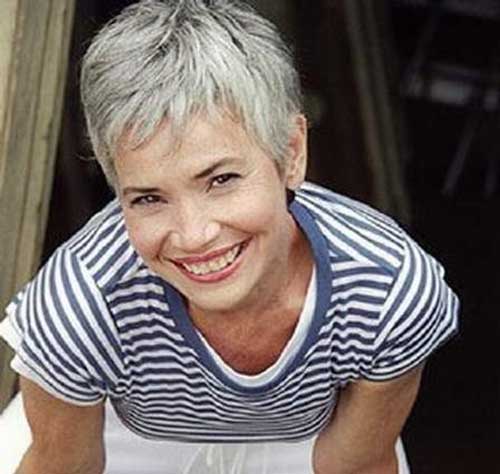 Short Haircuts for Women Over 50-7
