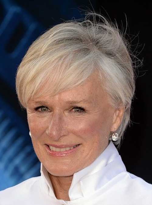 Short Haircuts for Women Over 50-8