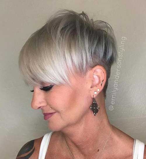 Short Haircuts for Women Over 50-9