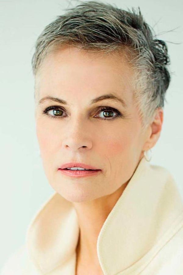 Pixie Hairstyles for Older Women-10