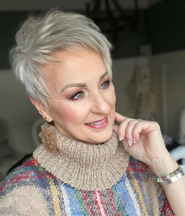 Pixie Hairstyles for Older Women-11