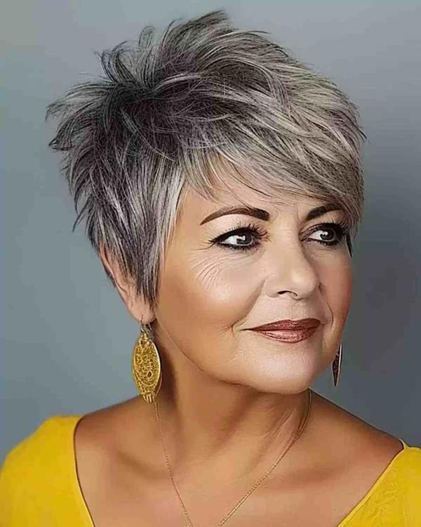 Pixie Hairstyles for Older Women 2023-9